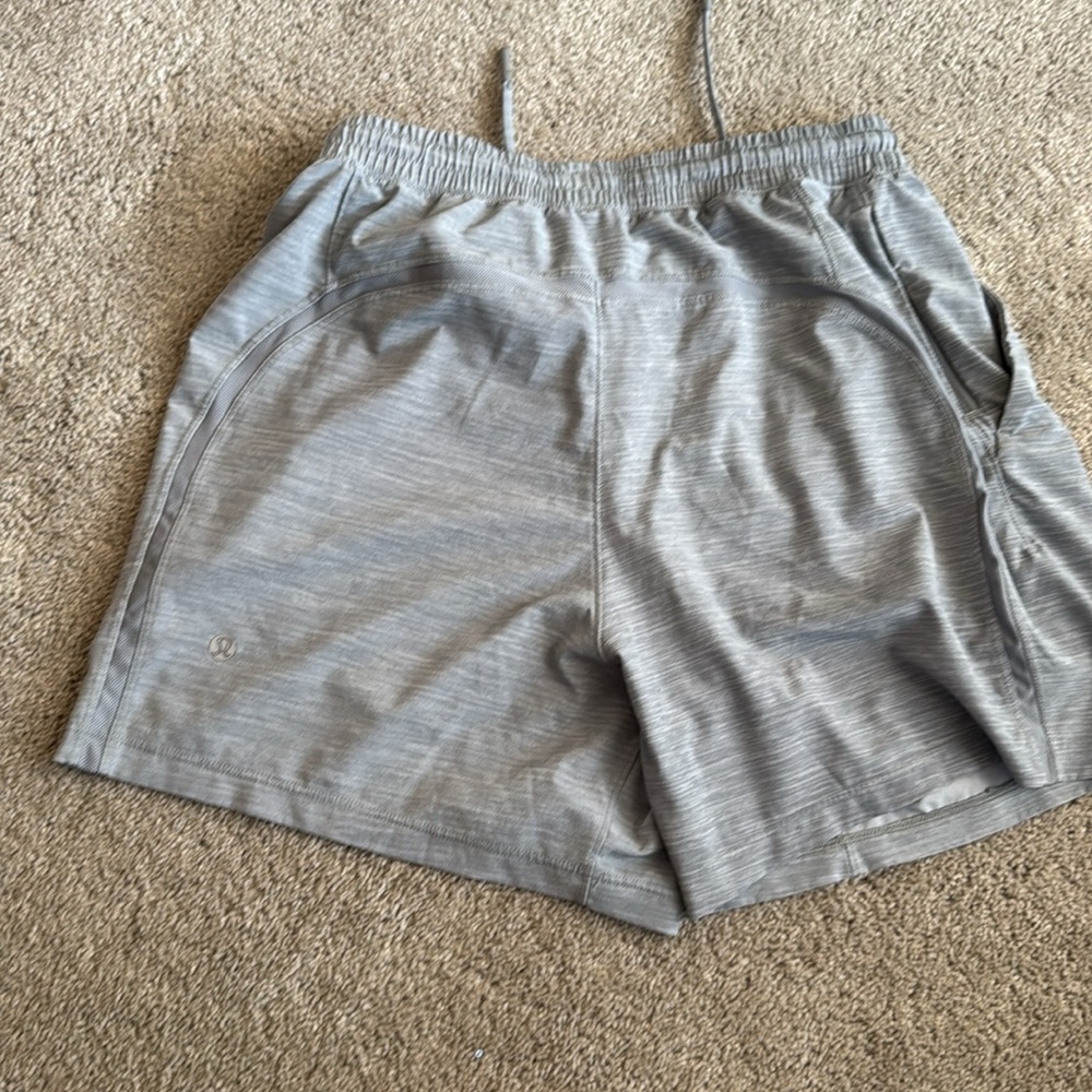 Lululemon Men's Performance Athletic Shorts in Gray - Picture 2 of 3